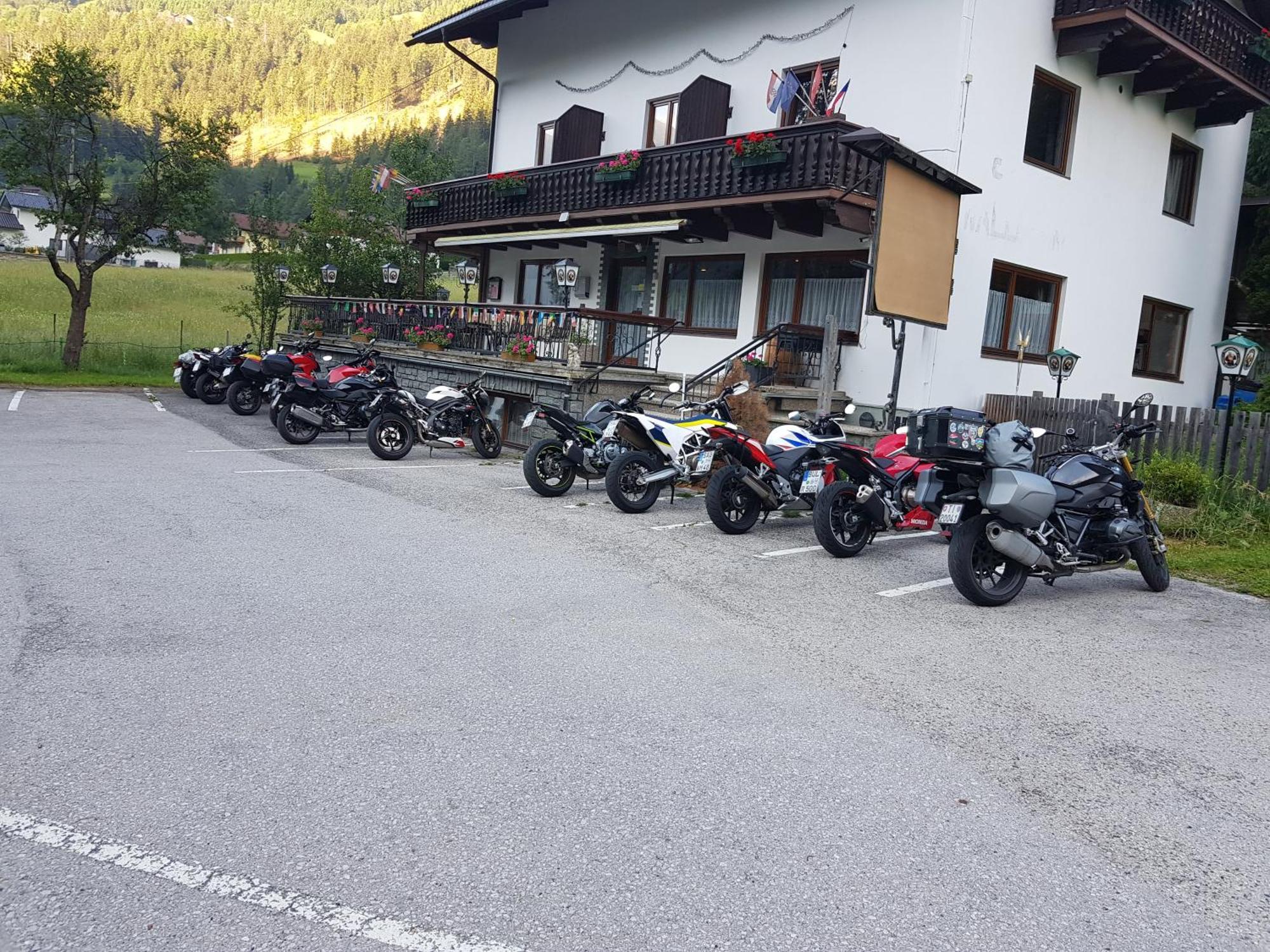 Tattoo PENSION Mörtschach Esterno foto